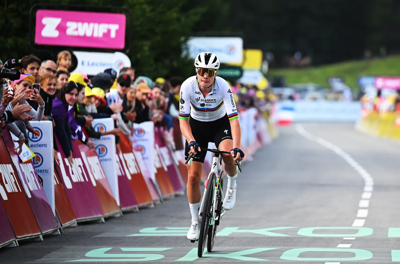 Umubiligikazi Lotte Kopecky uheruka gutwara shampiyona ya 2024 mu bagore ndetse n'iya 2023 ntabwo azitabira izabera mu Rwanda